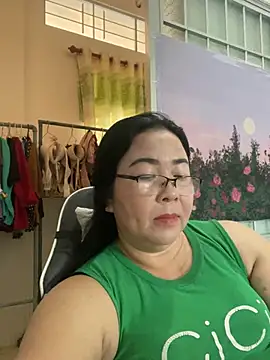 Snapshot of NDith chatting on 02/22/25, 10:51 NDith online show from 02/22/25, 10:51