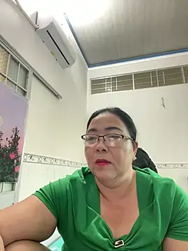 Snapshot of NDith chatting on 03/01/25, 10:45 NDith online show from 03/01/25, 10:45
