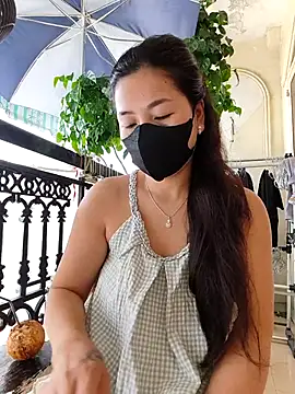 Snapshot of lyna_bl chatting on 10/23/25, 02:11 lyna bl online show from 10/23/25, 02:11