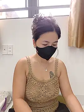 Snapshot of lyna_bl chatting on 11/18/25, 01:11 lyna bl online show from 11/18/25, 01:11