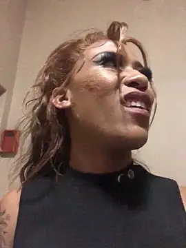 Snapshot of Kylie_Hairy_Bbc chatting on 10/18/25, 01:30 Kylie Hairy Bbc online show from 10/18/25, 01:30