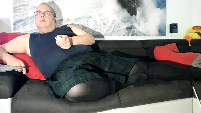 Snapshot of Nasse_Windel chatting on 02/23/25, 07:33 Nasse Windel online show from 02/23/25, 07:33