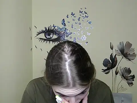 Snapshot of StrangerGi chatting on 12/19/24, 01:07 StrangerGi online show from 12/19/24, 01:07