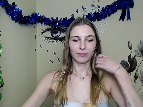 Snapshot of StrangerGi chatting on 12/25/24, 10:28 StrangerGi online show from 12/25/24, 10:28