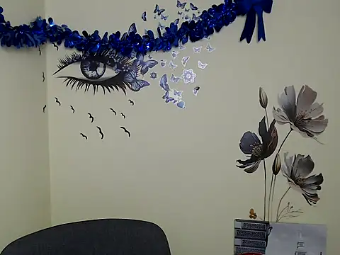 Snapshot of StrangerGi chatting on 12/27/24, 01:18 StrangerGi online show from 12/27/24, 01:18