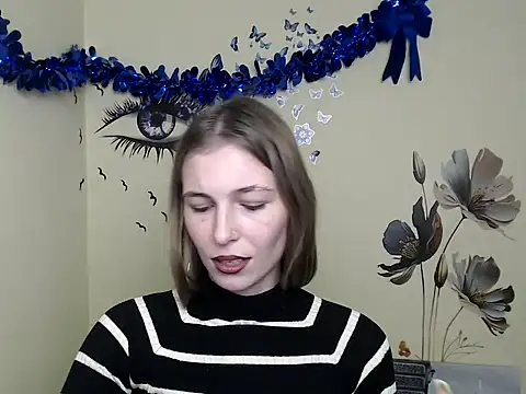 Snapshot of StrangerGi chatting on 12/27/24, 04:21 StrangerGi online show from 12/27/24, 04:21