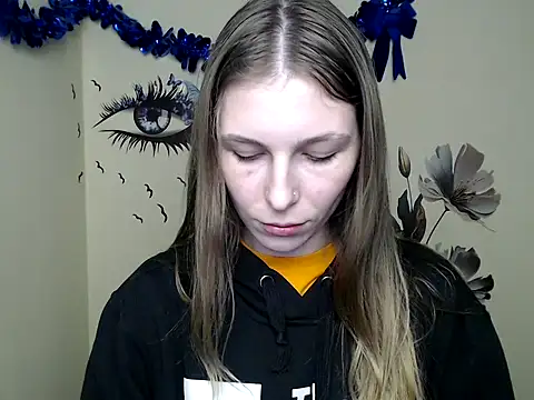 Snapshot of StrangerGi chatting on 02/26/25, 07:27 StrangerGi online show from 02/26/25, 07:27