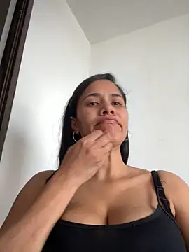 ambarsmith02 online show from 11/02/25, 05:15