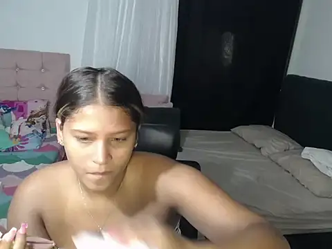 Snapshot of Miel_canela chatting on 09/30/25, 04:01 Miel canela online show from 09/30/25, 04:01