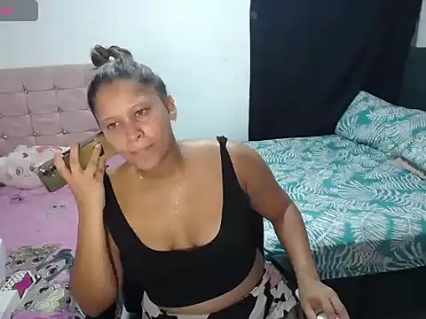 Snapshot of Miel_canela chatting on 10/07/25, 09:23 Miel canela online show from 10/07/25, 09:23