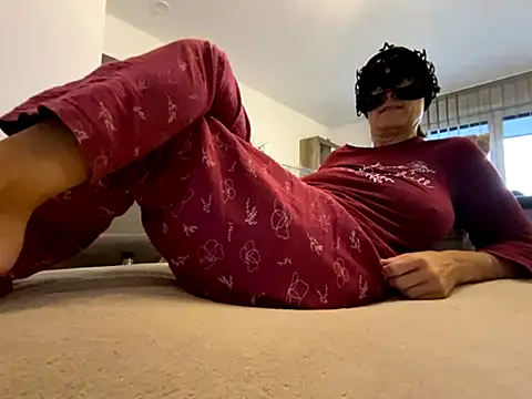 Marilou1983 online show from 10/12/25, 06:23