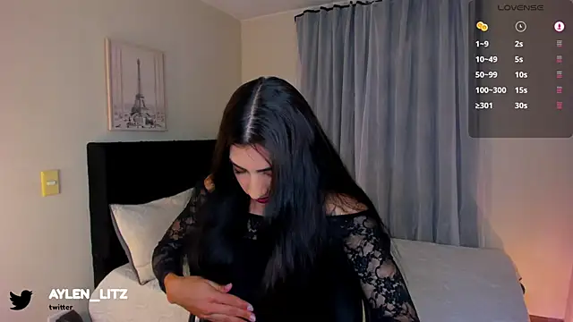 Snapshot of litz81 chatting on 09/20/25, 12:33 litz81 online show from 09/20/25, 12:33