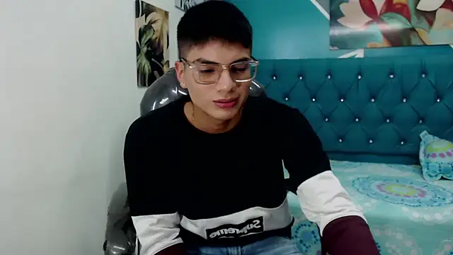 Snapshot of Noha_scott chatting on 01/22/25, 10:48 Noha scott online show from 01/22/25, 10:48