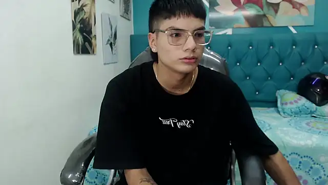 Snapshot of Noha_scott chatting on 02/19/25, 10:42 Noha scott online show from 02/19/25, 10:42