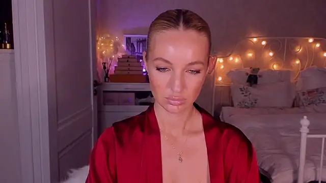 Snapshot of aestetick chatting on 10/12/25, 04:39 aestetick online show from 10/12/25, 04:39