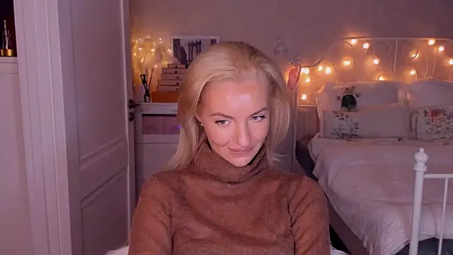 Snapshot of aestetick chatting on 10/14/25, 11:55 aestetick online show from 10/14/25, 11:55