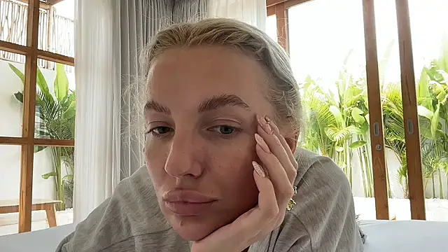 Snapshot of aestetick chatting on 11/23/25, 05:40 aestetick online show from 11/23/25, 05:40