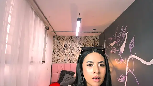 Snapshot of CharlotteeGray_ chatting on 02/04/25, 07:33 CharlotteeGray online show from 02/04/25, 07:33