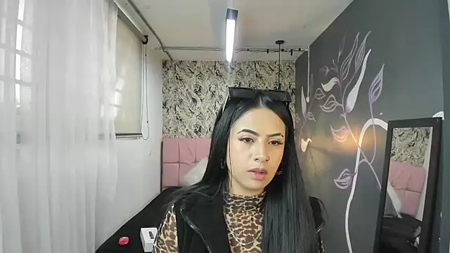 Snapshot of CharlotteeGray_ chatting on 02/06/25, 07:40 CharlotteeGray online show from 02/06/25, 07:40
