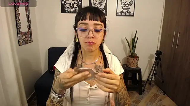 Snapshot of hibridaaa20 chatting on 10/08/25, 11:13 hibridaaa20 online show from 10/08/25, 11:13