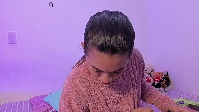 Snapshot of crystalvazquez chatting on 10/21/25, 12:28 crystalvazquez online show from 10/21/25, 12:28