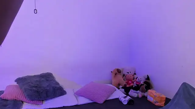 Snapshot of crystalvazquez chatting on 10/30/25, 11:44 crystalvazquez online show from 10/30/25, 11:44