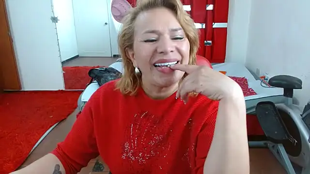Snapshot of krystal_thomson chatting on 09/23/25, 02:42 krystal thomson online show from 09/23/25, 02:42