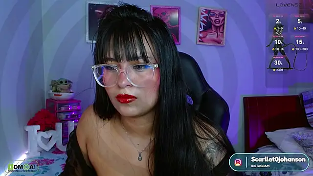 Snapshot of Miss_scarllet_ chatting on 01/15/25, 04:11 Miss scarllet online show from 01/15/25, 04:11