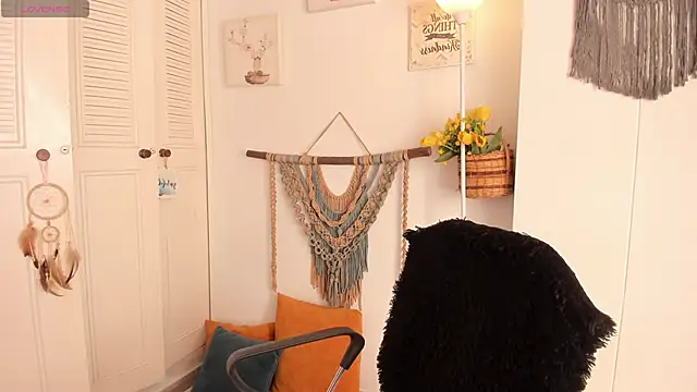 Snapshot of anaruiz_ chatting on 11/18/25, 09:19 anaruiz online show from 11/18/25, 09:19