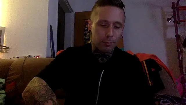 Snapshot of Schabernack1990 chatting on 12/20/24, 03:03 Schabernack1990 online show from 12/20/24, 03:03