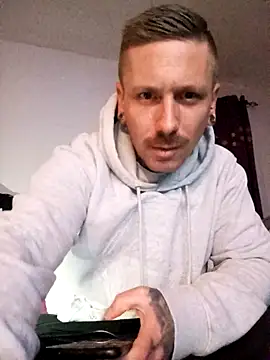 Snapshot of Schabernack1990 chatting on 10/15/25, 04:01 Schabernack1990 online show from 10/15/25, 04:01