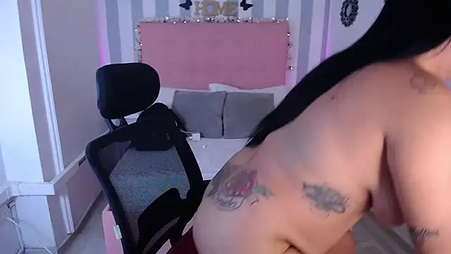 Lunna boobs online show from 10/15/25, 04:12