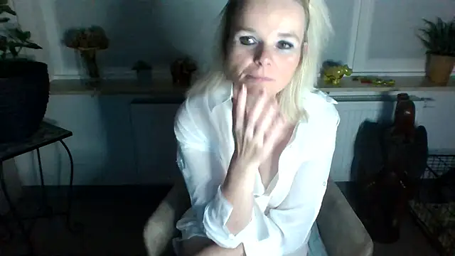 Snapshot of clwm chatting on 12/06/24, 05:22 clwm online show from 12/06/24, 05:22