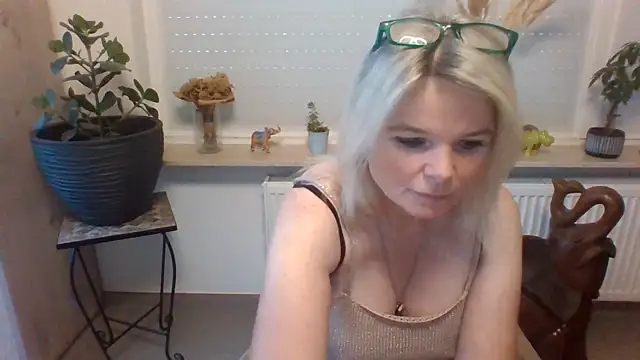 Snapshot of clwm chatting on 09/09/25, 05:51 clwm online show from 09/09/25, 05:51
