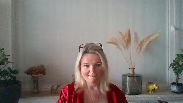 Snapshot of clwm chatting on 09/18/25, 06:04 clwm online show from 09/18/25, 06:04