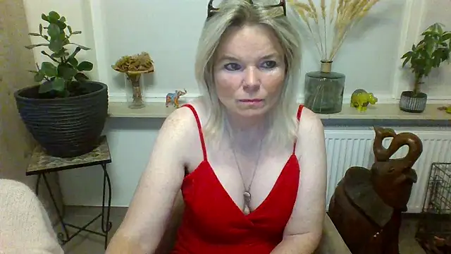 Snapshot of clwm chatting on 10/10/25, 06:12 clwm online show from 10/10/25, 06:12