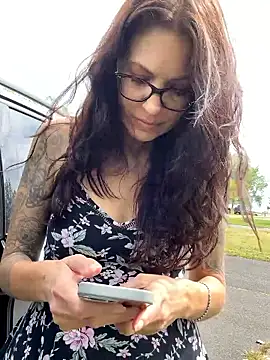 Snapshot of BeautifulMesss chatting on 09/16/25, 04:30 BeautifulMesss online show from 09/16/25, 04:30