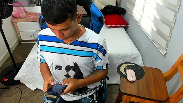 Snapshot of Backsex_boy chatting on 10/06/25, 01:08 Backsex boy online show from 10/06/25, 01:08