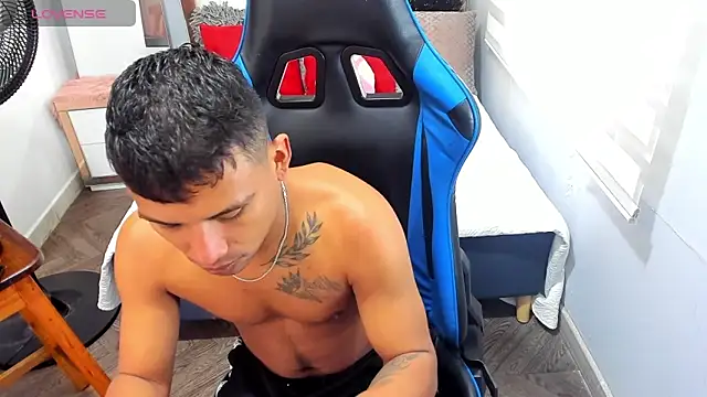 Snapshot of Backsex_boy chatting on 10/10/25, 03:11 Backsex boy online show from 10/10/25, 03:11