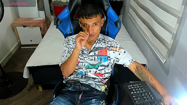 Snapshot of Backsex_boy chatting on 10/12/25, 09:41 Backsex boy online show from 10/12/25, 09:41