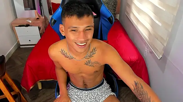 Snapshot of Backsex_boy chatting on 10/28/25, 02:09 Backsex boy online show from 10/28/25, 02:09