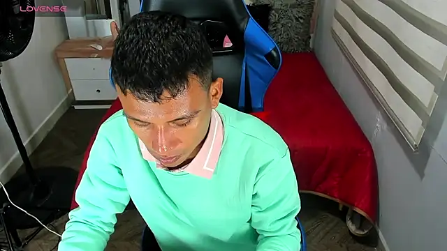 Snapshot of Backsex_boy chatting on 10/30/25, 09:55 Backsex boy online show from 10/30/25, 09:55