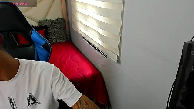 Snapshot of Backsex_boy chatting on 10/31/25, 03:35 Backsex boy online show from 10/31/25, 03:35