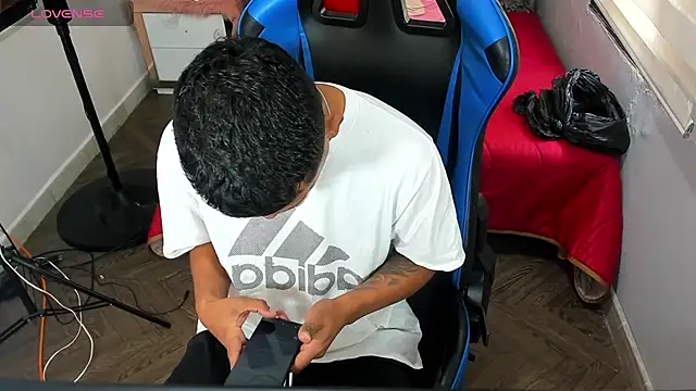 Snapshot of Backsex_boy chatting on 11/01/25, 03:36 Backsex boy online show from 11/01/25, 03:36