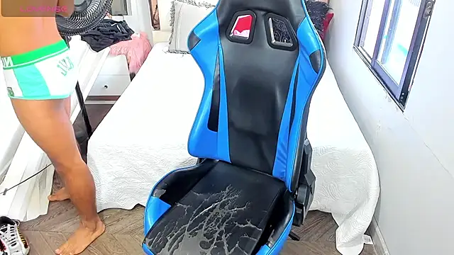 Snapshot of Backsex_boy chatting on 11/07/25, 03:01 Backsex boy online show from 11/07/25, 03:01