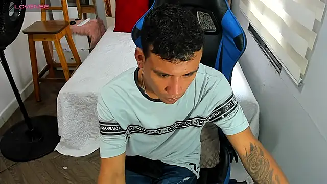 Snapshot of Backsex_boy chatting on 11/12/25, 02:28 Backsex boy online show from 11/12/25, 02:28