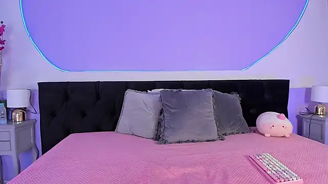 Julieta Cortes   online show from 10/17/25, 01:03