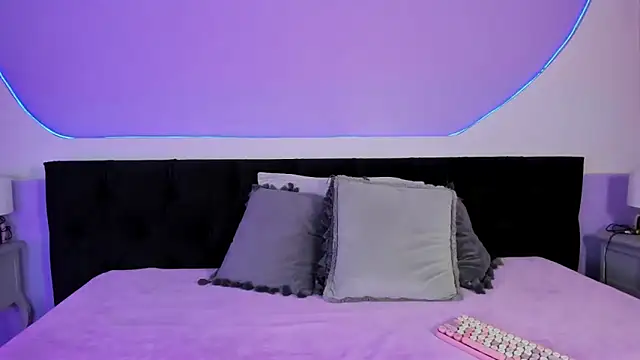 Julieta Cortes   online show from 11/14/25, 12:26