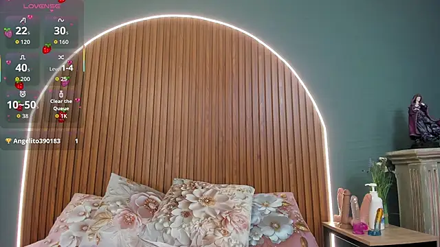 NayeCloud online show from 10/16/25, 03:40