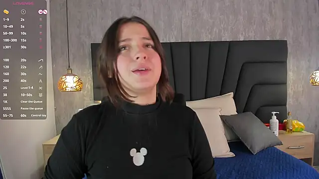 Sabrina Lennox online show from 03/20/25, 12:30